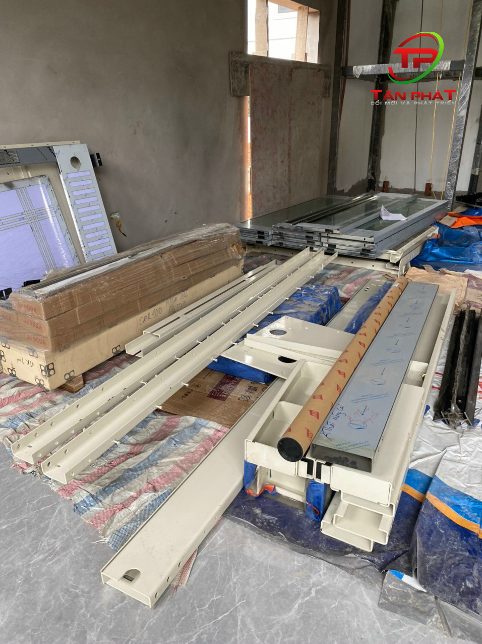 CHUY%E1%BB%82N%20THANG%20M%C3%81Y%20V%E1%BB%80%20C%C3%94NG%20TR%C3%8CNH%20ANH%20TH%C3%81I%20M%C3%93NG%20C%C3%81I%205