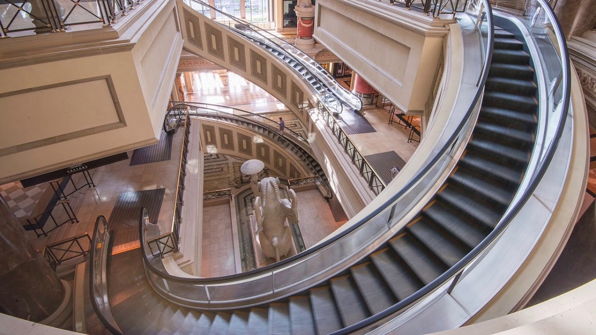 Thang cuốn cong tại một cửa hàng tại Las Vegas – Hoa Kỳ