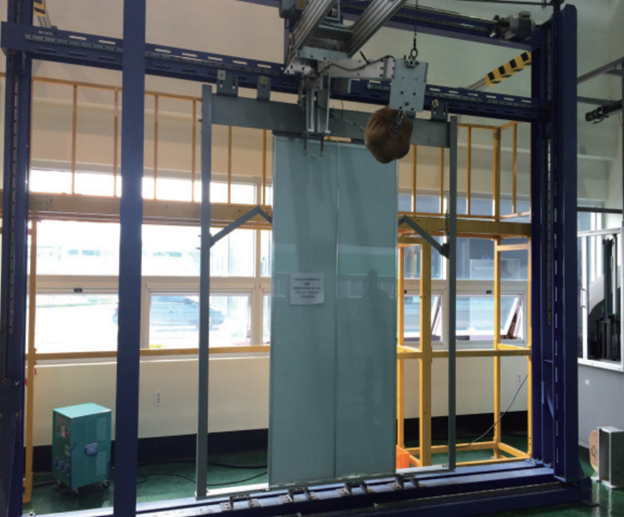 Thiết bị thử nghiệm tác động cửa thang máy