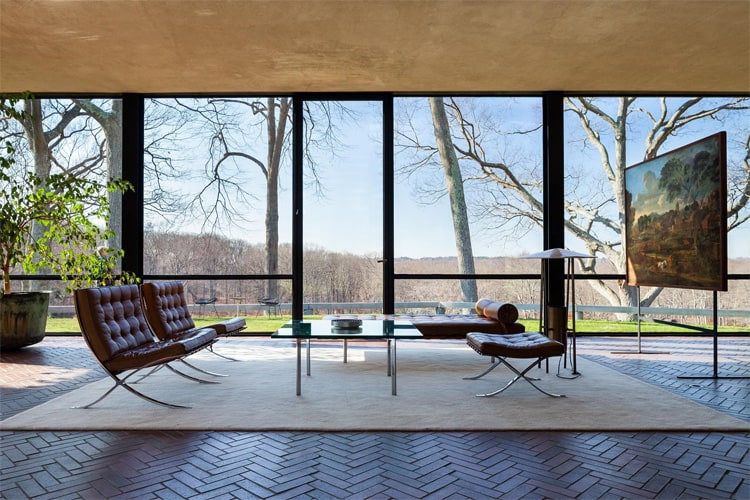 glass-house-philip-johnson-interior